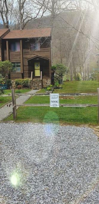 J.Creek Retreat, Creekside Townhouse +1 Car Garage Villa Maggie Valley Exterior photo