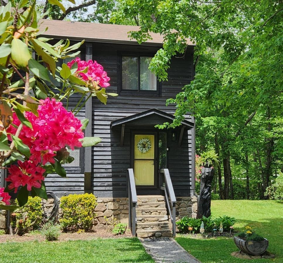 J.Creek Retreat, Creekside Townhouse +1 Car Garage Villa Maggie Valley Exterior photo