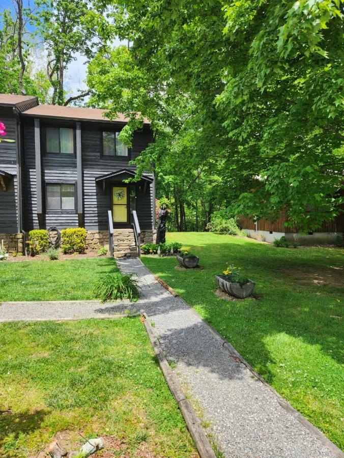 J.Creek Retreat, Creekside Townhouse +1 Car Garage Villa Maggie Valley Exterior photo